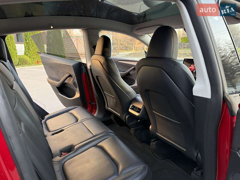 Позашляховик / Кросовер Tesla Model Y 2023 в Дніпрі фото 17 Позашляховик / Кросовер Tesla Model Y 2023 в Дніпрі