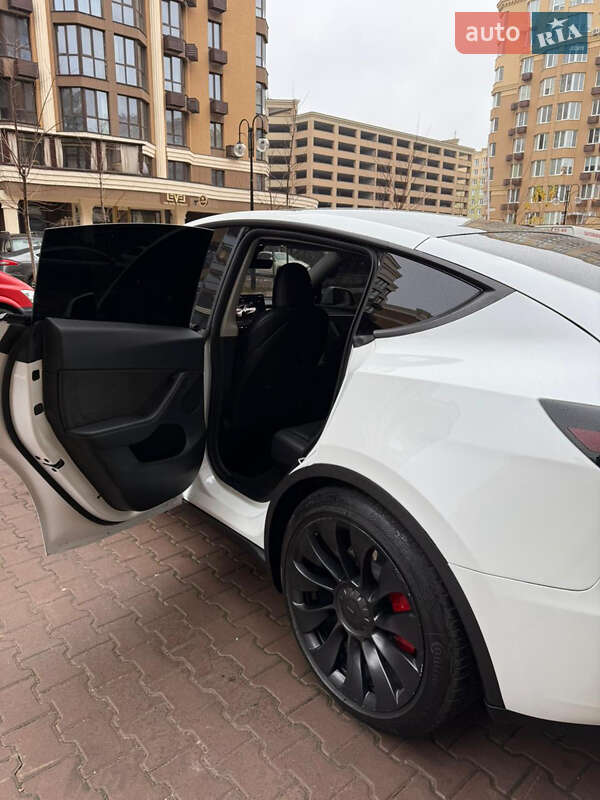 Внедорожник / Кроссовер Tesla Model Y 2024 в Киеве