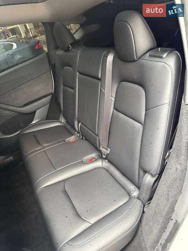 Внедорожник / Кроссовер Tesla Model Y 2024 в Киеве