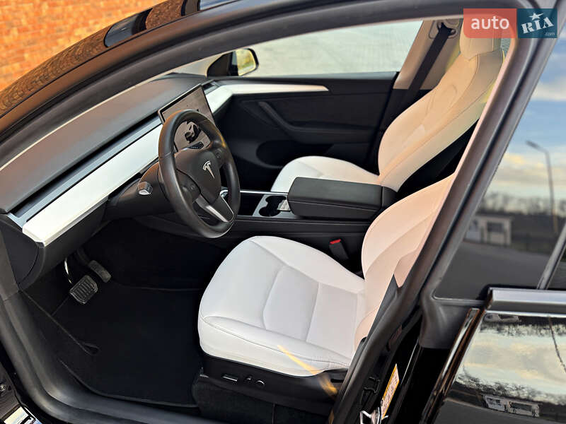 Внедорожник / Кроссовер Tesla Model Y 2024 в Черновцах