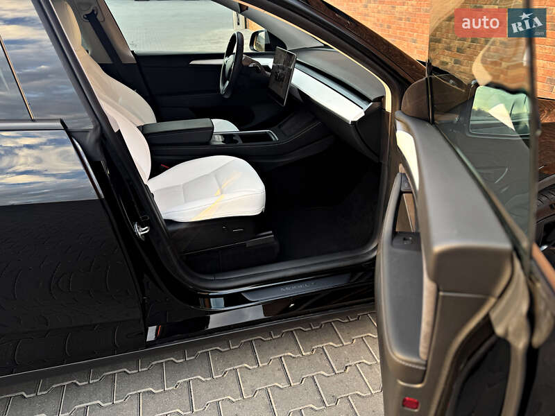 Внедорожник / Кроссовер Tesla Model Y 2024 в Черновцах