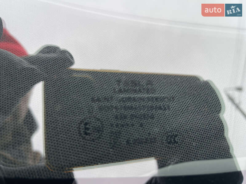 Позашляховик / Кросовер Tesla Model Y 2024 в Чернівцях