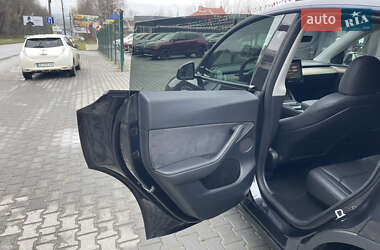 Позашляховик / Кросовер Tesla Model Y 2024 в Чернівцях
