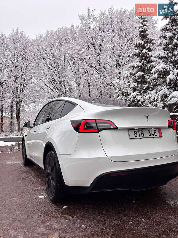 Позашляховик / Кросовер Tesla Model Y 2024 в Івано-Франківську