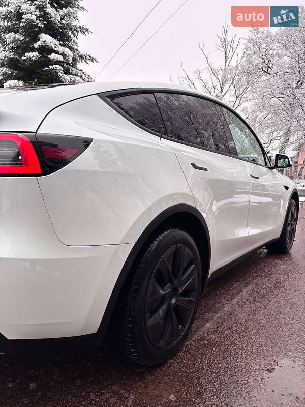 Позашляховик / Кросовер Tesla Model Y 2024 в Івано-Франківську