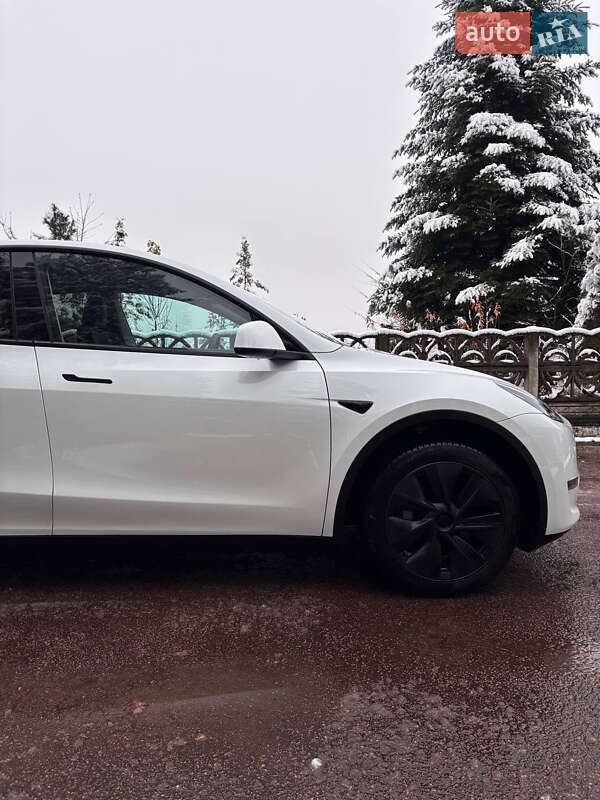 Позашляховик / Кросовер Tesla Model Y 2024 в Івано-Франківську