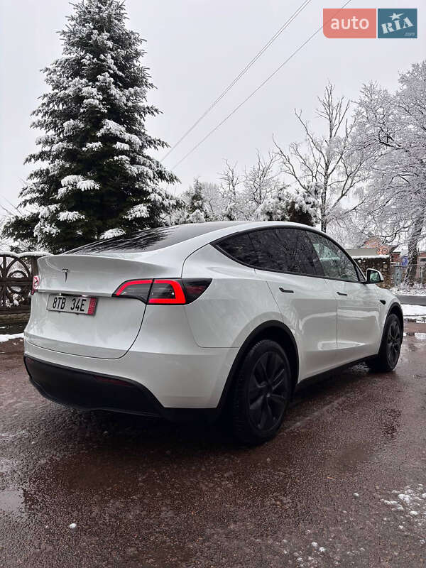 Позашляховик / Кросовер Tesla Model Y 2024 в Івано-Франківську