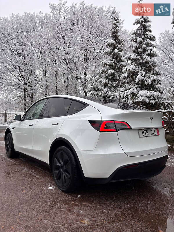 Позашляховик / Кросовер Tesla Model Y 2024 в Івано-Франківську
