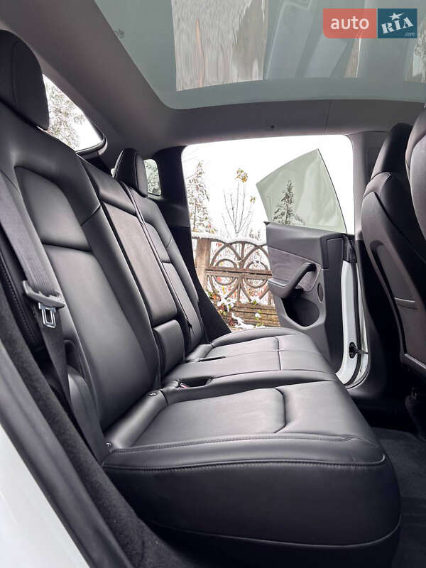 Позашляховик / Кросовер Tesla Model Y 2024 в Івано-Франківську