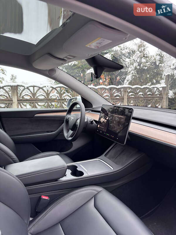 Позашляховик / Кросовер Tesla Model Y 2024 в Івано-Франківську