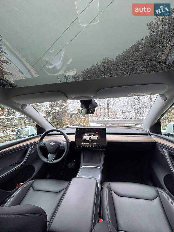 Позашляховик / Кросовер Tesla Model Y 2024 в Івано-Франківську