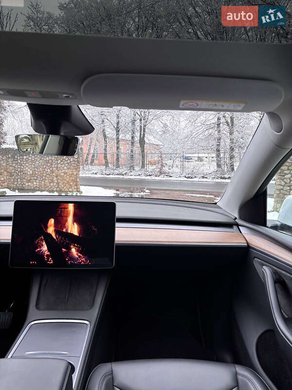 Позашляховик / Кросовер Tesla Model Y 2024 в Івано-Франківську