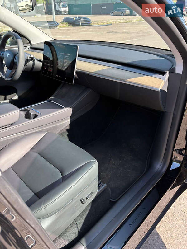 Внедорожник / Кроссовер Tesla Model Y 2022 в Ровно