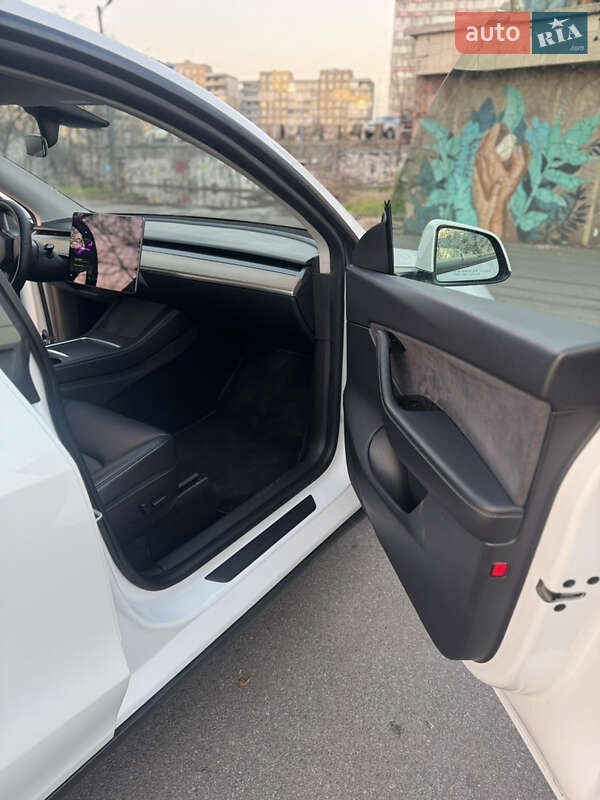 Внедорожник / Кроссовер Tesla Model Y 2021 в Днепре