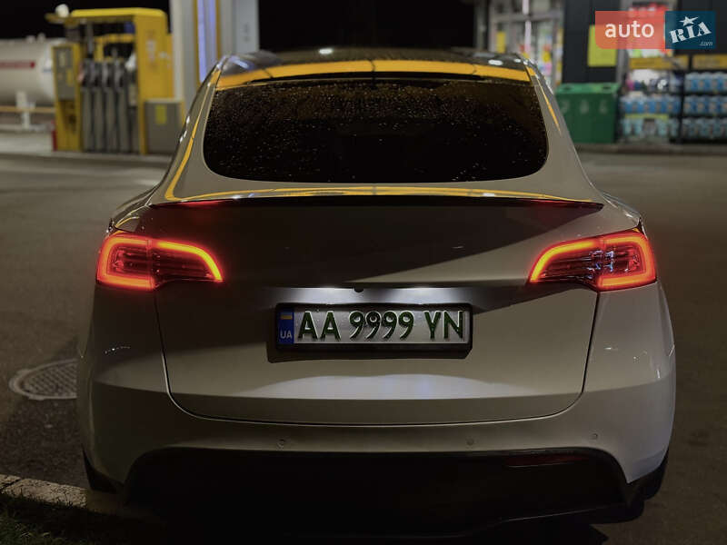 Внедорожник / Кроссовер Tesla Model Y 2021 в Киеве
