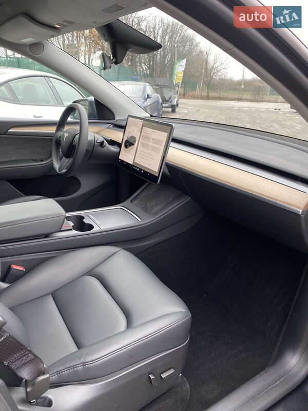 Позашляховик / Кросовер Tesla Model Y 2024 в Києві