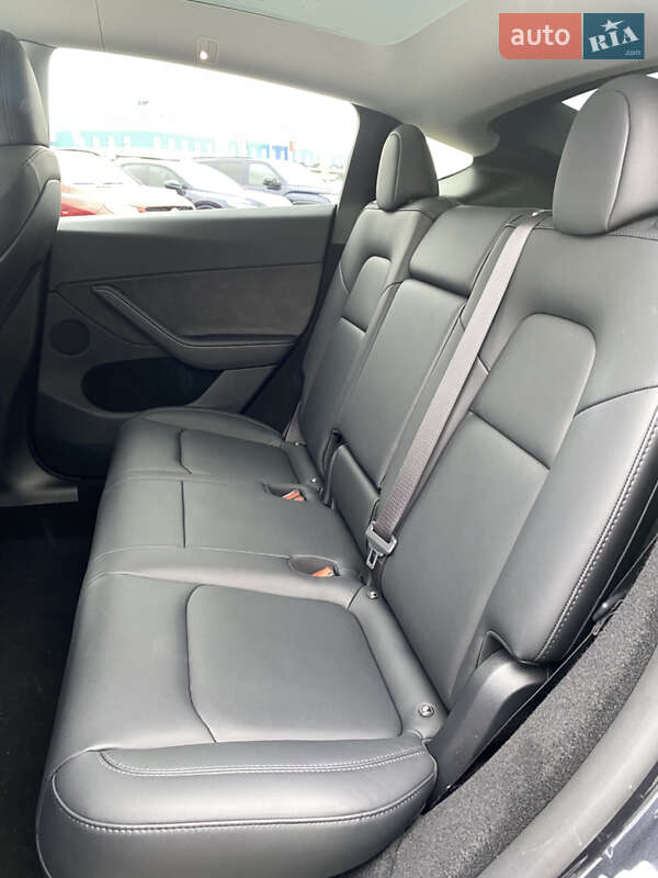 Позашляховик / Кросовер Tesla Model Y 2024 в Києві