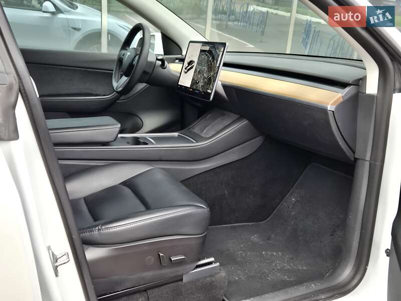 Внедорожник / Кроссовер Tesla Model Y 2022 в Киеве