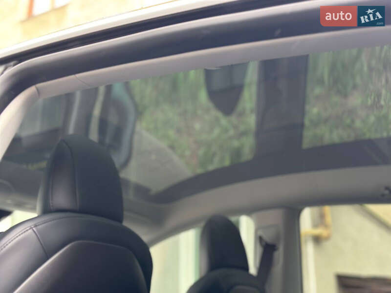 Позашляховик / Кросовер Tesla Model Y 2021 в Коломиї