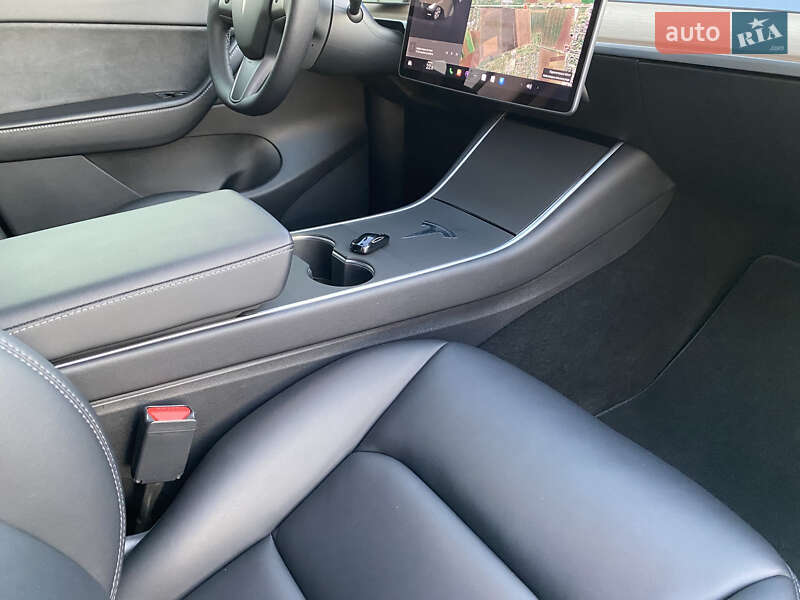 Внедорожник / Кроссовер Tesla Model Y 2021 в Тернополе