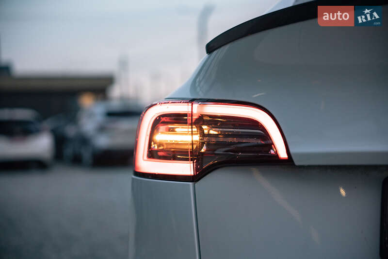 Внедорожник / Кроссовер Tesla Model Y 2021 в Черновцах