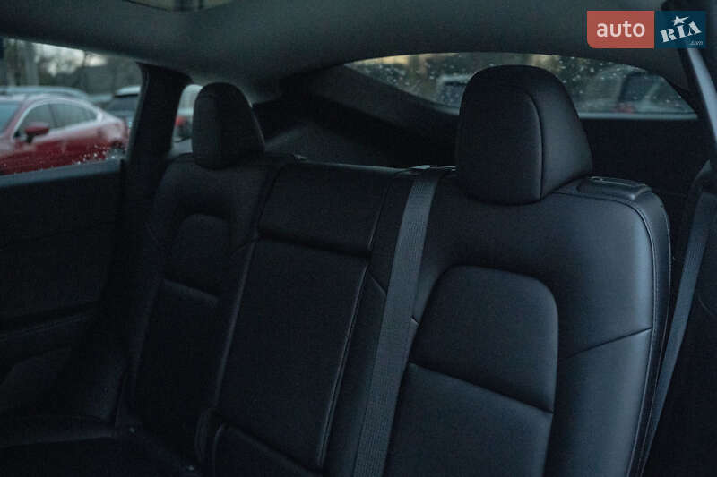 Внедорожник / Кроссовер Tesla Model Y 2021 в Черновцах