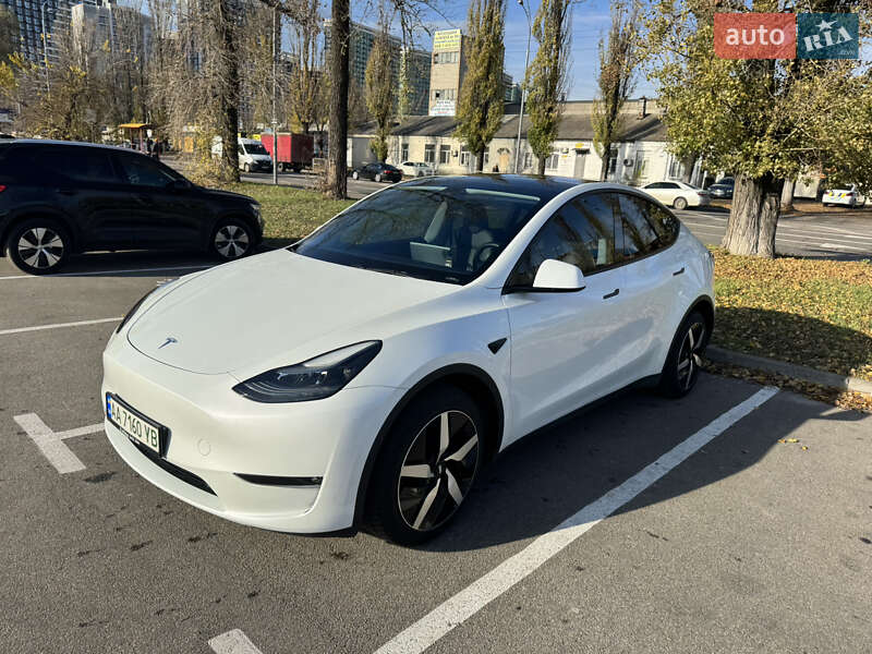 Tesla Model Y 2023