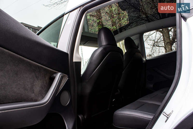 Позашляховик / Кросовер Tesla Model Y 2024 в Львові