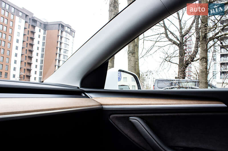 Позашляховик / Кросовер Tesla Model Y 2024 в Львові