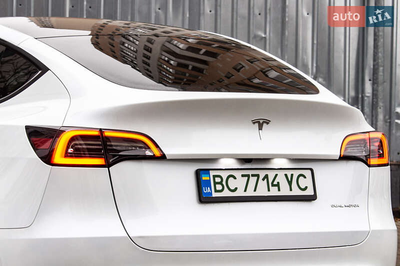 Позашляховик / Кросовер Tesla Model Y 2024 в Львові