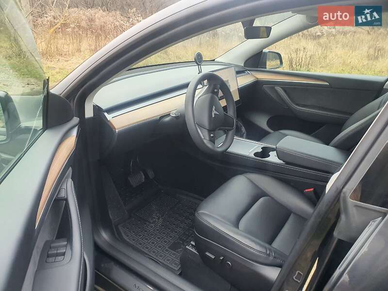 Внедорожник / Кроссовер Tesla Model Y 2024 в Киеве