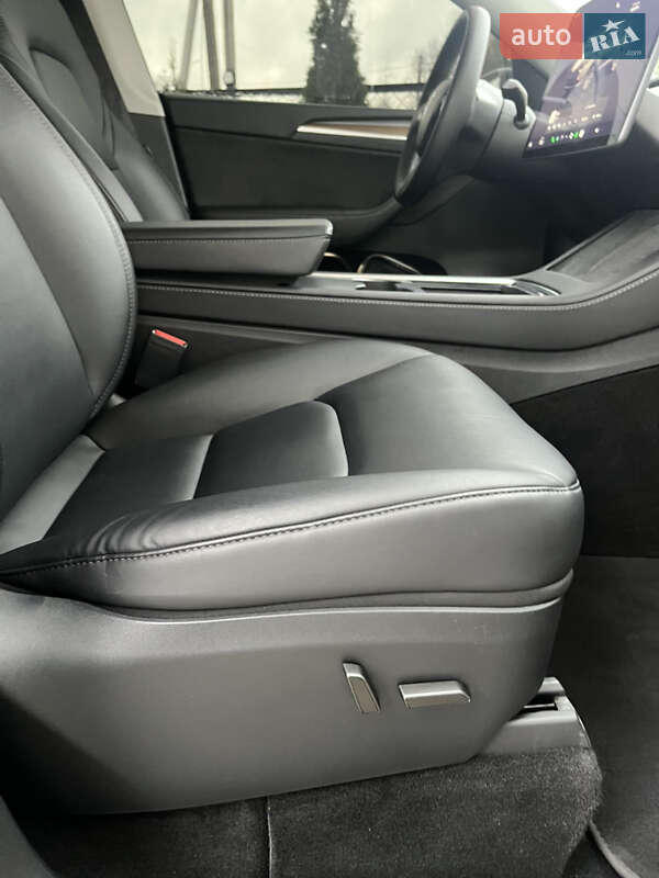 Внедорожник / Кроссовер Tesla Model Y 2024 в Львове