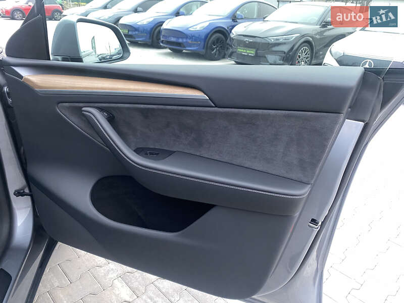 Внедорожник / Кроссовер Tesla Model Y 2025 в Киеве