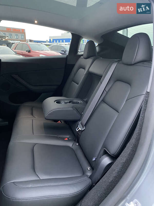 Внедорожник / Кроссовер Tesla Model Y 2025 в Киеве