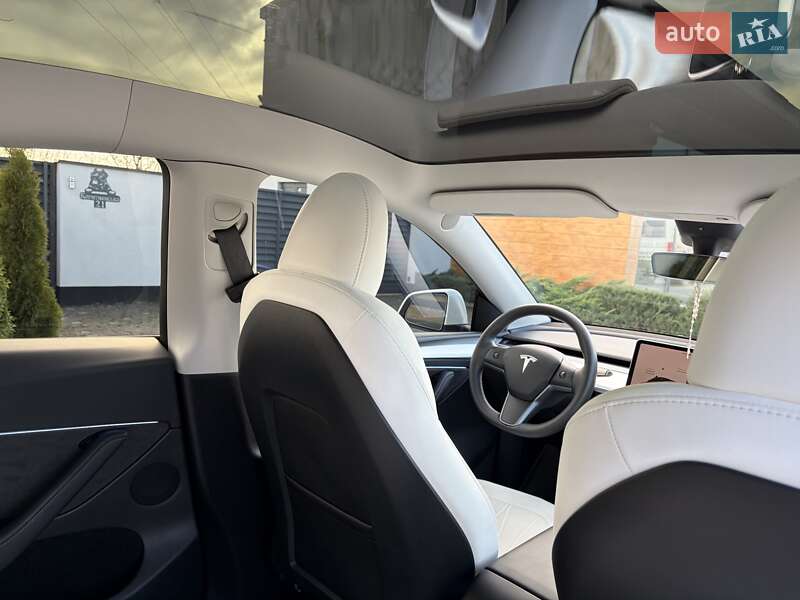 Внедорожник / Кроссовер Tesla Model Y 2023 в Ужгороде