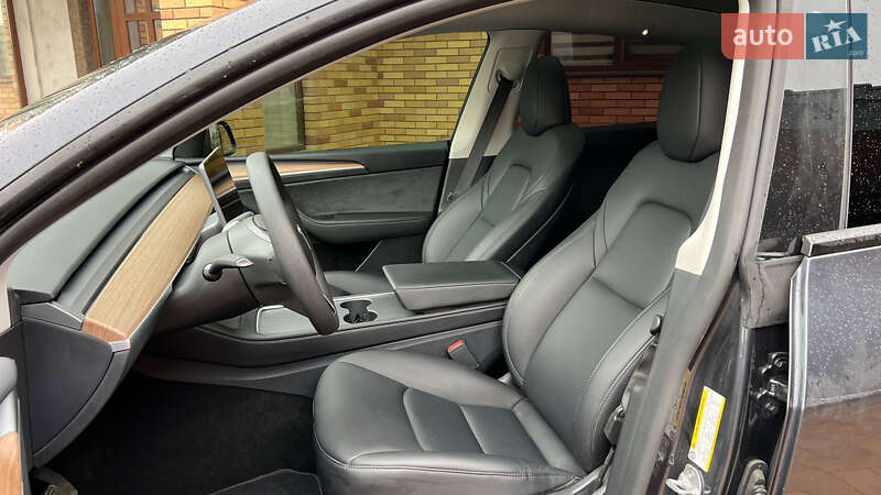 Внедорожник / Кроссовер Tesla Model Y 2024 в Луцке