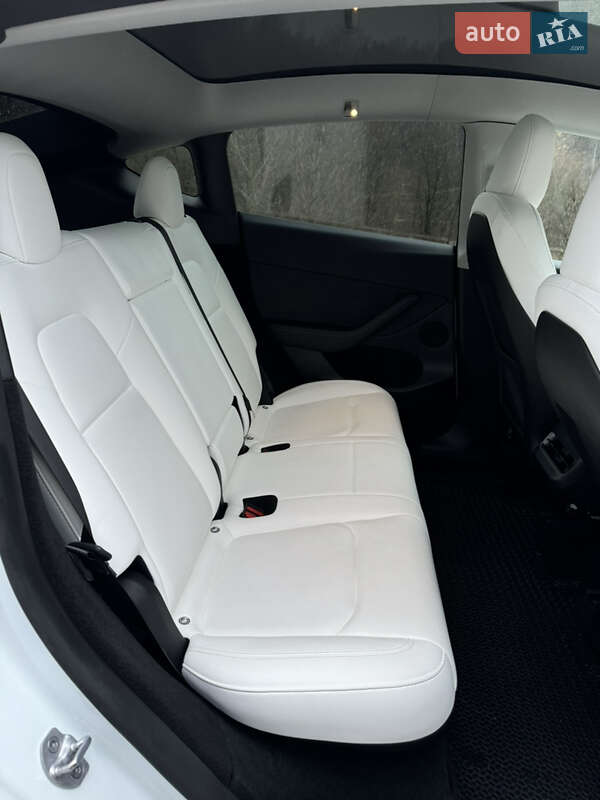 Внедорожник / Кроссовер Tesla Model Y 2024 в Ивано-Франковске