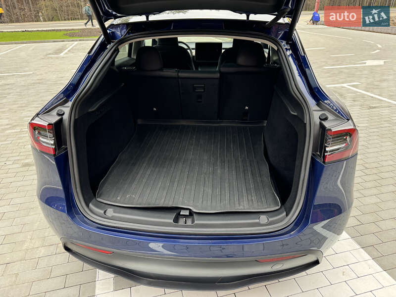 Внедорожник / Кроссовер Tesla Model Y 2023 в Киеве