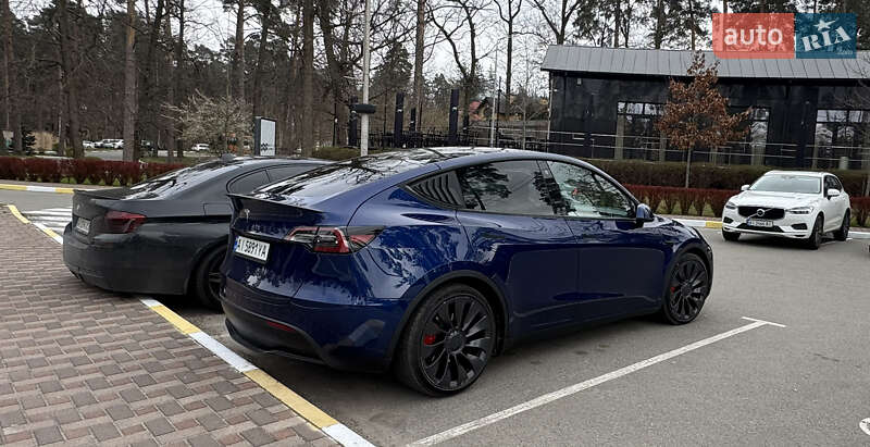 Внедорожник / Кроссовер Tesla Model Y 2023 в Киеве