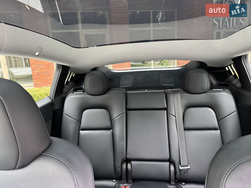 Внедорожник / Кроссовер Tesla Model Y 2023 в Киеве