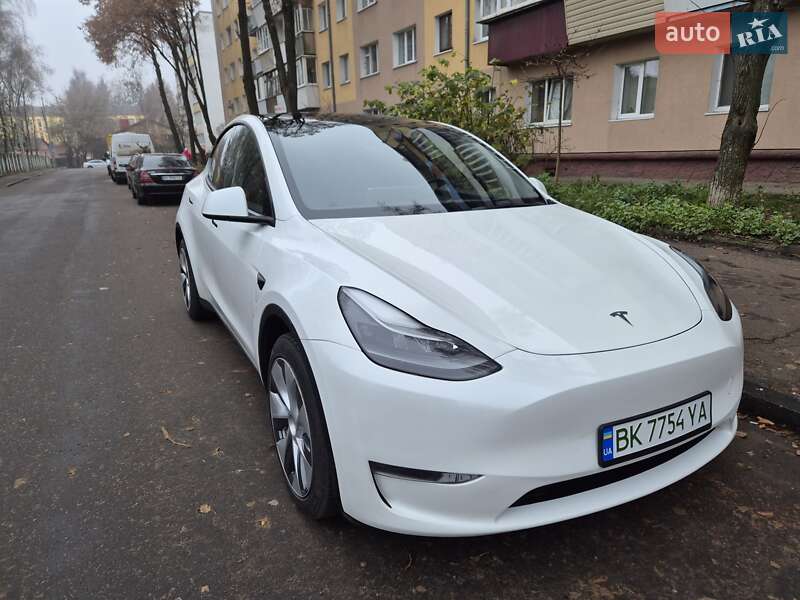 Внедорожник / Кроссовер Tesla Model Y 2023 в Ровно