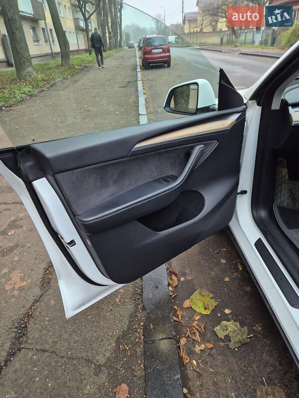 Внедорожник / Кроссовер Tesla Model Y 2023 в Ровно