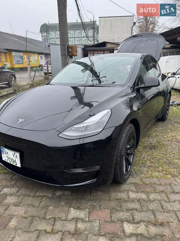 Позашляховик / Кросовер Tesla Model Y 2022 в Рівному фото 2 Позашляховик / Кросовер Tesla Model Y 2022 в Рівному
