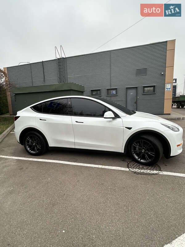 Внедорожник / Кроссовер Tesla Model Y 2025 в Киеве