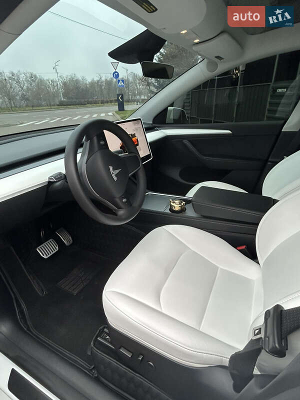 Внедорожник / Кроссовер Tesla Model Y 2025 в Киеве