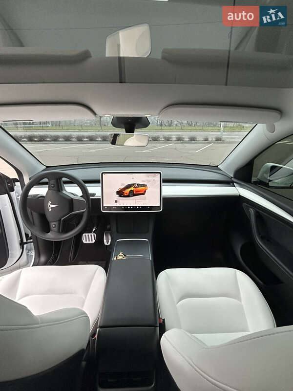 Внедорожник / Кроссовер Tesla Model Y 2025 в Киеве