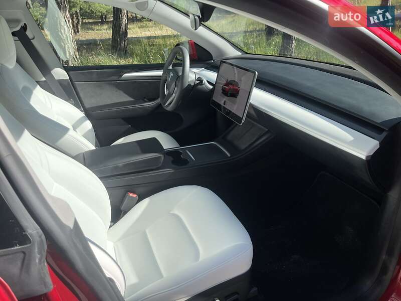 Внедорожник / Кроссовер Tesla Model Y 2024 в Киеве