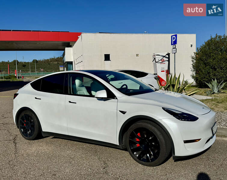 Tesla Model Y 2023
