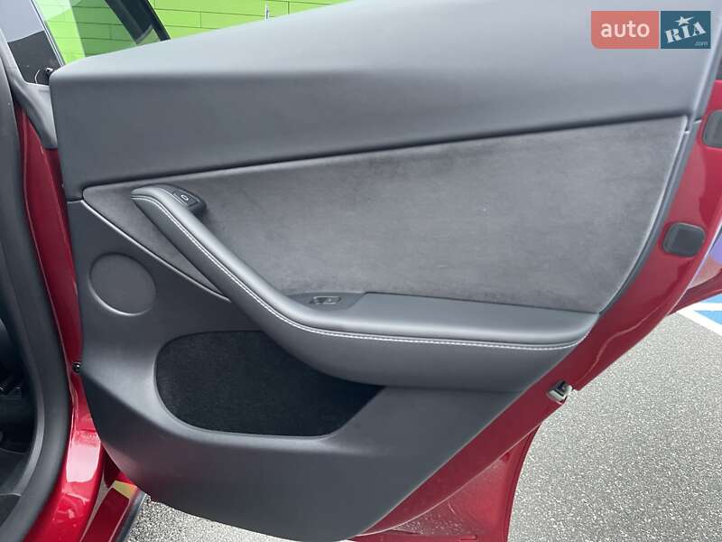 Внедорожник / Кроссовер Tesla Model Y 2024 в Киеве фото 37 Внедорожник / Кроссовер Tesla Model Y 2024 в Киеве