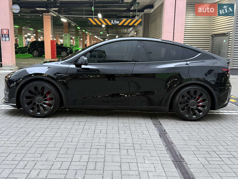 Внедорожник / Кроссовер Tesla Model Y 2023 в Киеве
